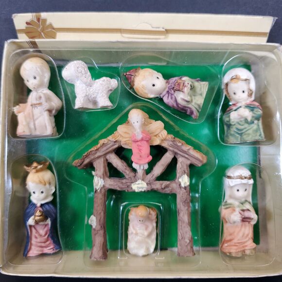 Ceramic Nativity Figurine Set in Box Vintage Christmas Decor - Picture 3 of 6
